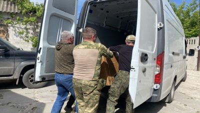Arabalar, ilaçlar, helikopterler: Birleşik Rusya cepheye yeni bir yardım paketi teslim etti
