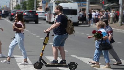 Devlet Duması ilk okumada elektrikli scooter sürücülerine yönelik cezalara ilişkin bir yasa tasarısını kabul etti