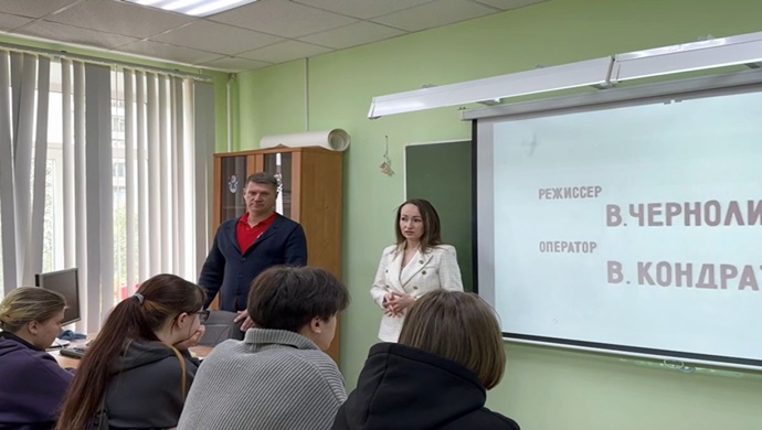 Birleşik Rusya, Murmansk’taki tıp fakültesi öğrencileri için “Önemli Konularda Konuşmalar” adlı vatansever bir ders düzenledi