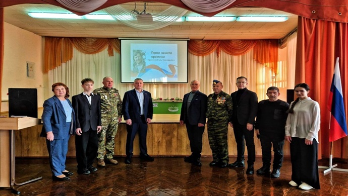 В Тольятти «Единая Россия» установила Парту Героя в честь участника СВО