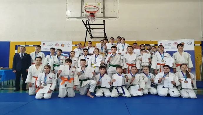 Birleşik Rusya partisinin “Güçlülerin Seçimi” projesi kapsamında Polyarnye Zori’de büyük çaplı judo müsabakaları düzenlendi